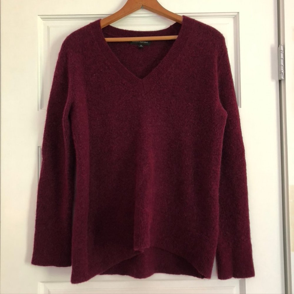 Merino Extra Fine Wool V-Neck Sweater - M